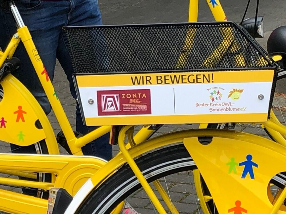 Zonta Club Lippstadt spendet farbenfroh lackierte Fahrräder