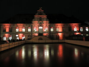 Orange the World - Rot erleuchtetes Rathaus Lippstadt (1)
