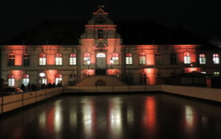 Orange the World - Rot erleuchtetes Rathaus Lippstadt (1)