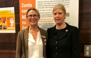 Susanne Musga, Präsidentin Zonta Club Lippstadt (links) und Zonta International President Susanne von Bassewitz